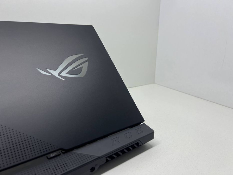 Asus Rog Strix SCAR 15 USA, RTX 3080 Ryzen 9 5900HX, 300 Hz, 15.6 dyum