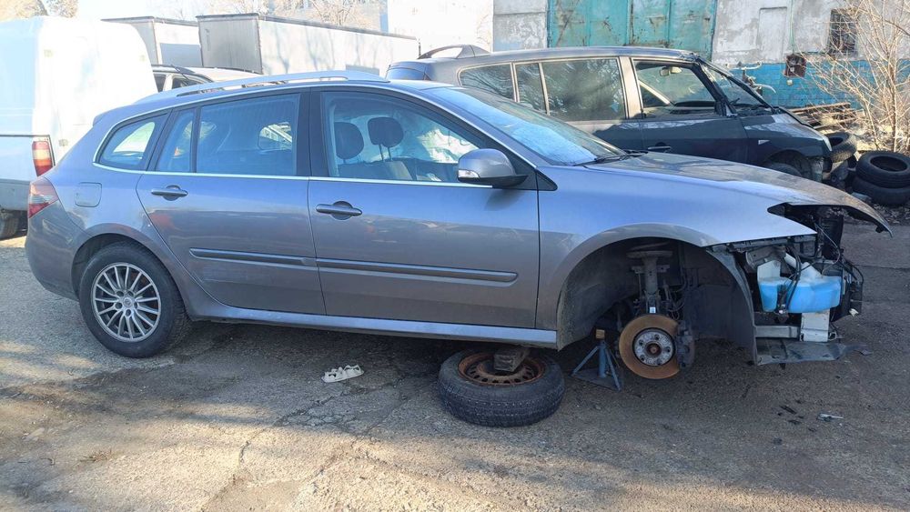 Dezmembrez RENAULT LAGUNA 2011 1.5 DCI 110 CP