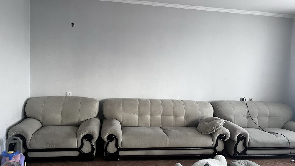 Диван с кресломаи срочно продам