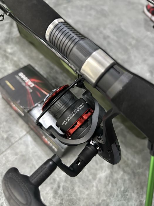 SET 2 Lansete Feeder ROBINHAN BOLENTINO PLUS 3.00 M 100-200g + 2 mulinete ROBINHAN ROVER MONSTER LA 5000 + Rod Pod