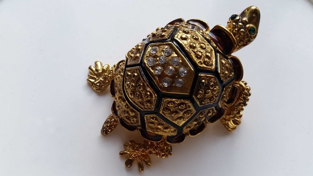 Кутия за бижута- масивен бронз, инкрустирана с камъни, ръчна изработка