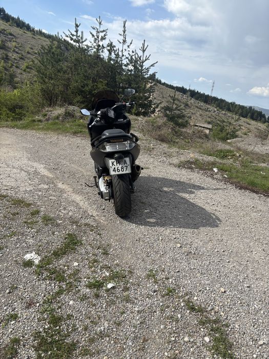 Здравйте продавам Yamaha t max.