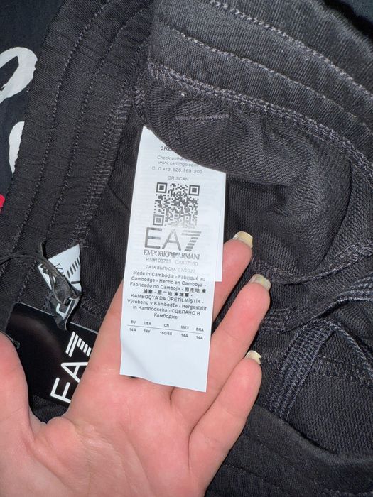 Чисто нови долнища Armani