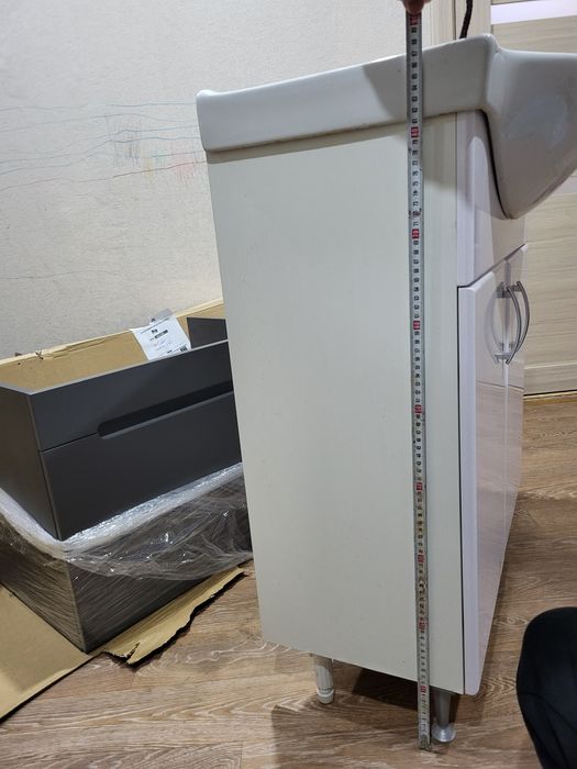 Продам раковину с тумбой