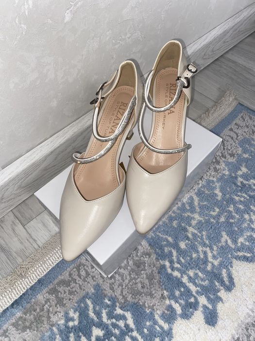 Продам туфли новые