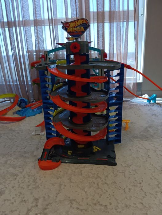 Два мега гаража hot wheels