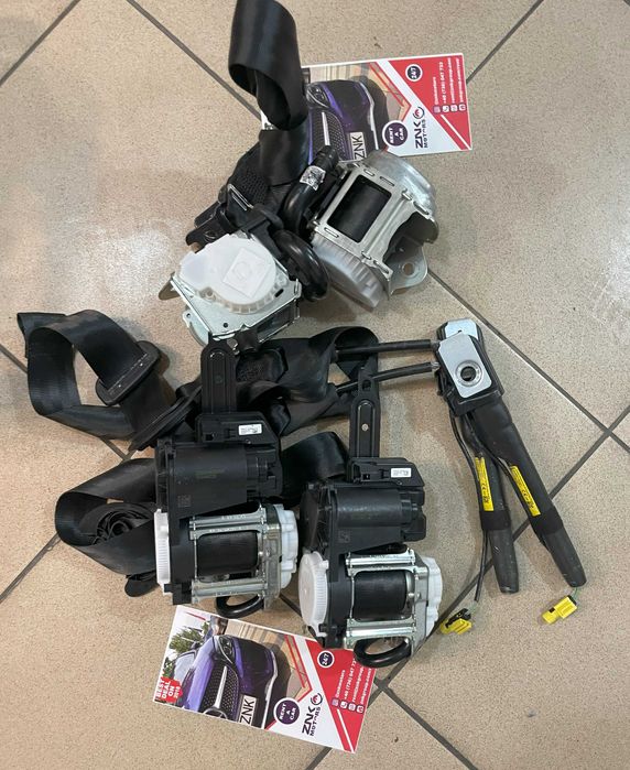 Volkswagen Golf 8  - set centuri siguranta PRESAFE motoras - airbag