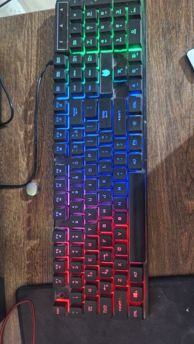 Kit Tastatură + Mouse Logitech G102 iluminare – 100 lei