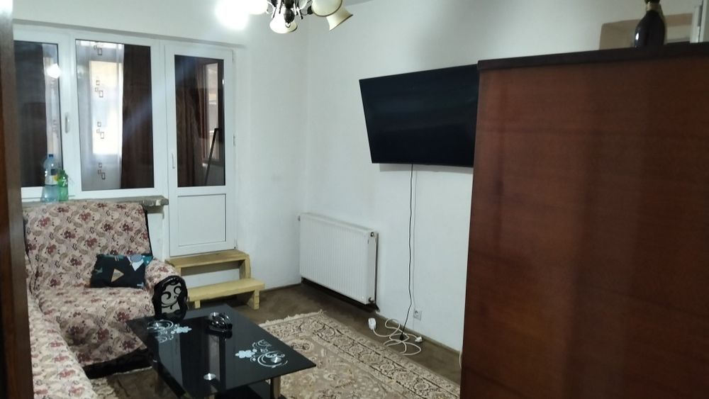 Închiriez apartament Plopilor