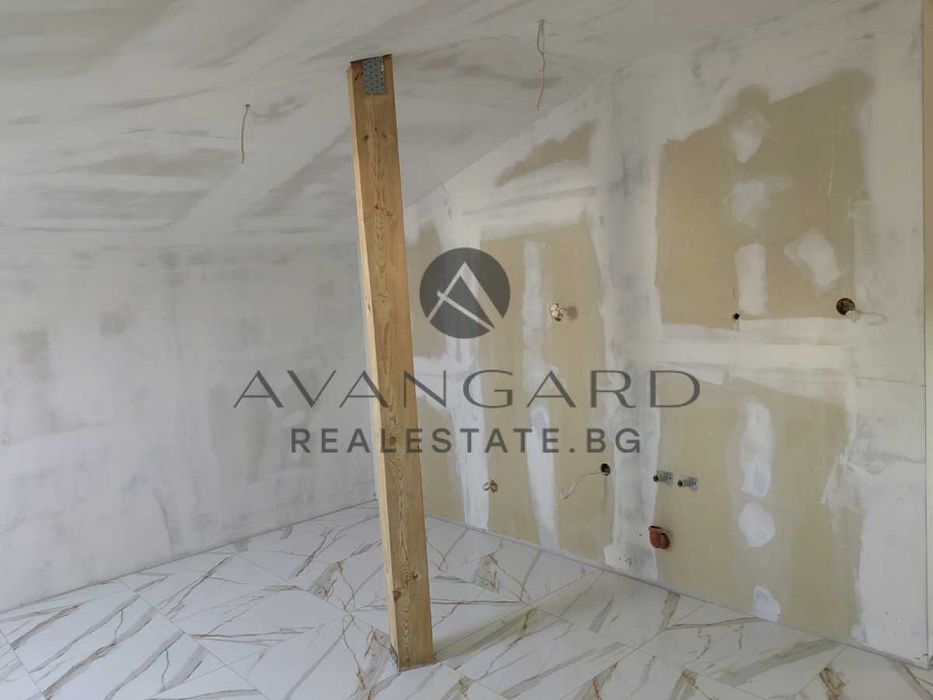 оф.21439 Триетажна Къща Прослав