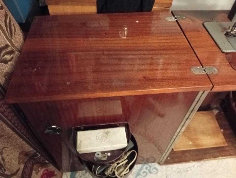 Продам швейную машину