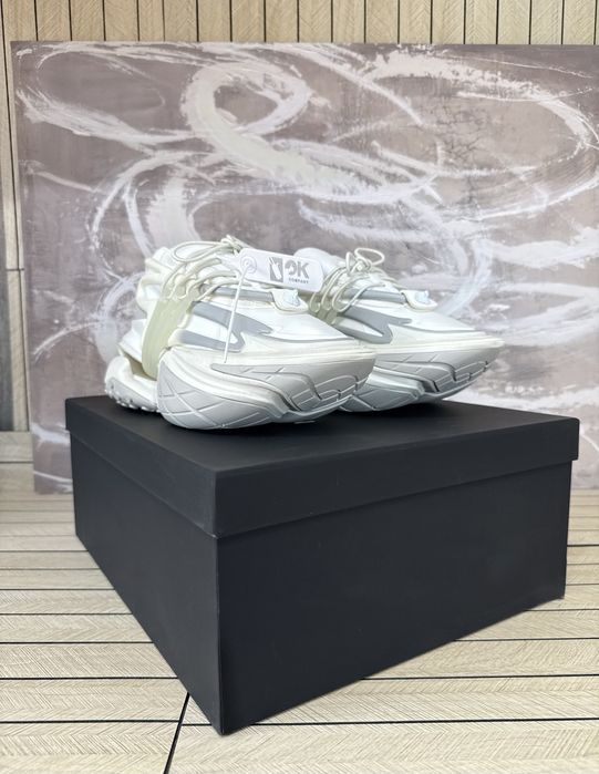 Balmain Unicorn Triple White