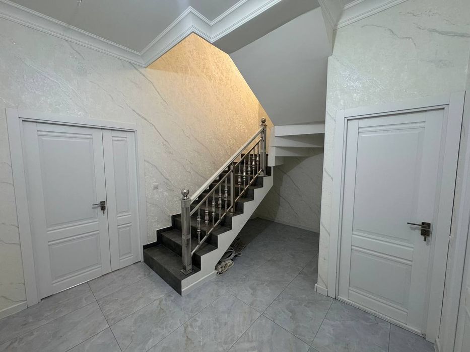 Продам 5-ти комнатный дом в янгихаетском районе Старые Сергели. 2этажа