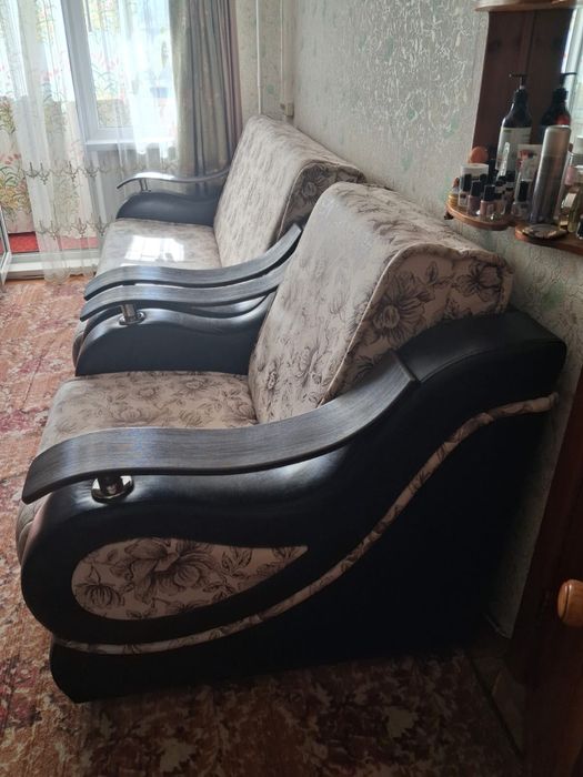 Продаю диван и два кресла