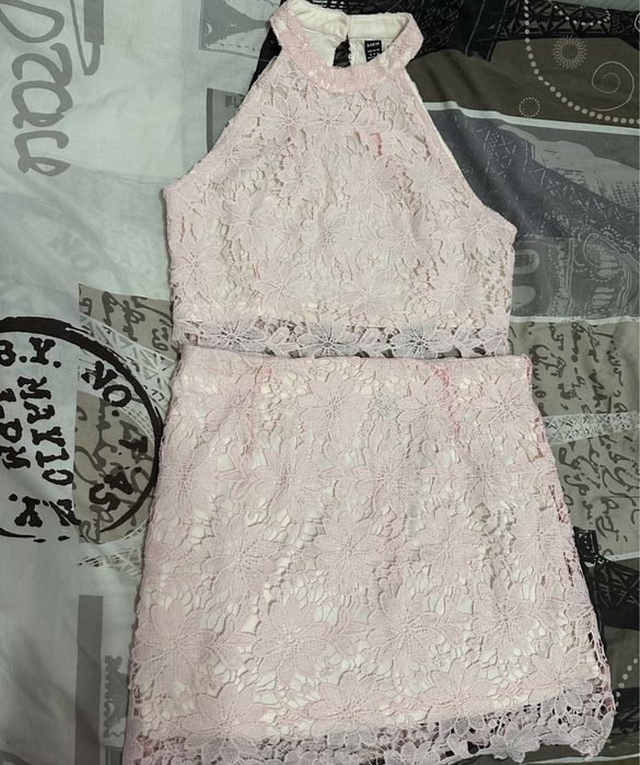 Розов сет с бродирани цветя