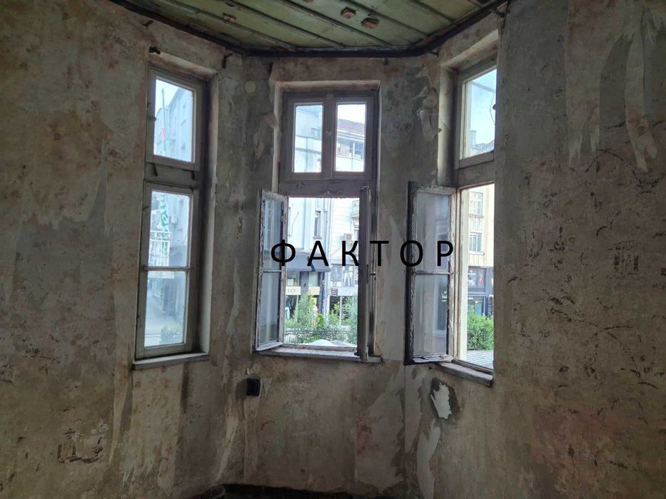 Триетажна къща в Капана