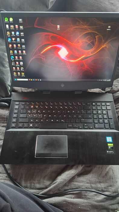 Геймърски лаптоп HP Omen 17