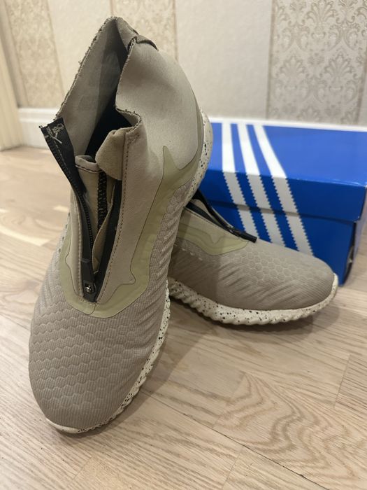 Кроссовки adidas