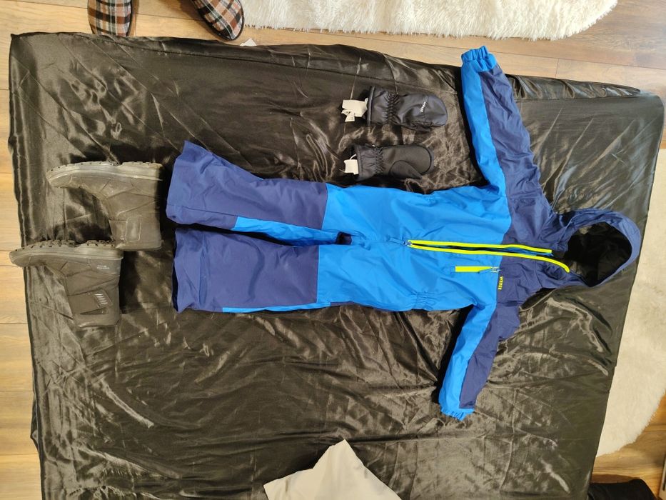 Космонавт ботуши ръкавици седем години момче