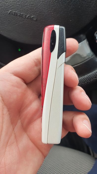 Nokia 8310 xolati cho‘tki bitta qo‘l ishlatilgan