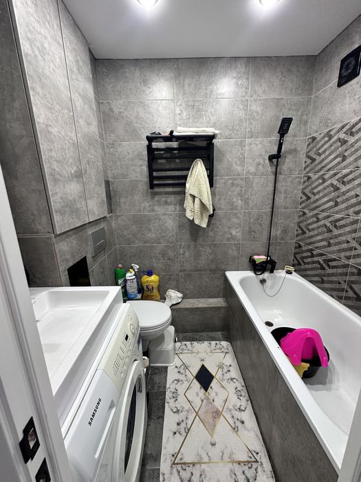 Продается 3 х комнатная квартира в центре города !