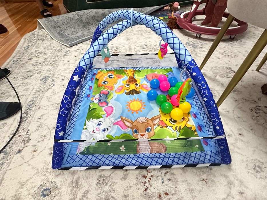 Шезлонг и детские вещи