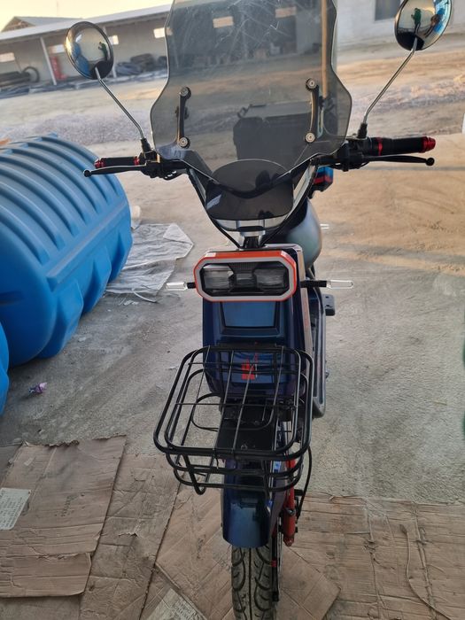 янги холатдаги скутер