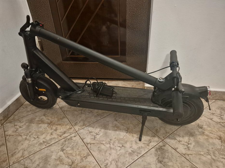 Trotinetă electrică 25 km/h