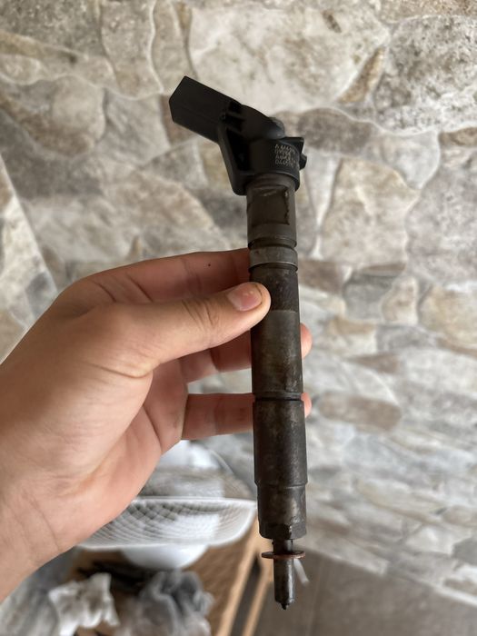 Продавам части от двигател на Mercedes-Benz бус 311Cgi Дизел и