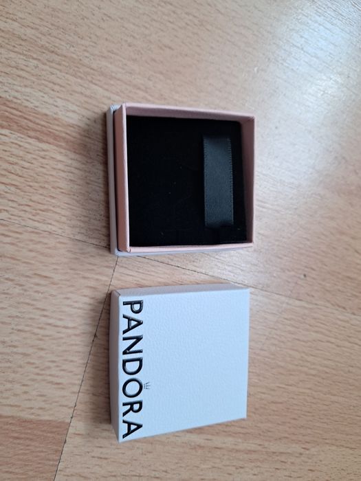 Cutii pentru bijuterii Pandora