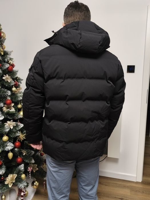 Vând haina / geacă de iarna Moncler