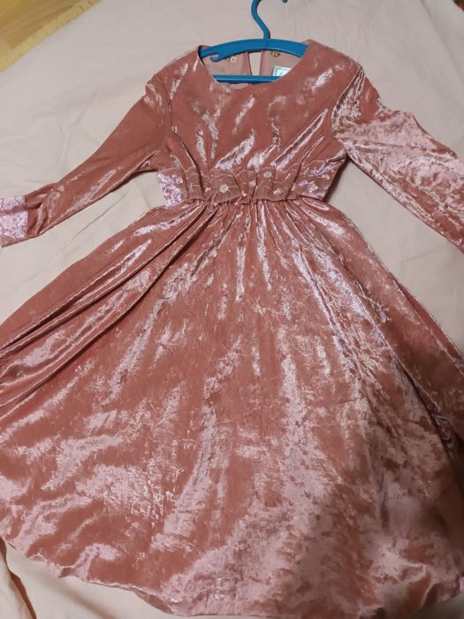 Продам платья на девочку