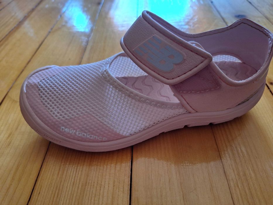 Детски сандали за момиче номер 32 New balance