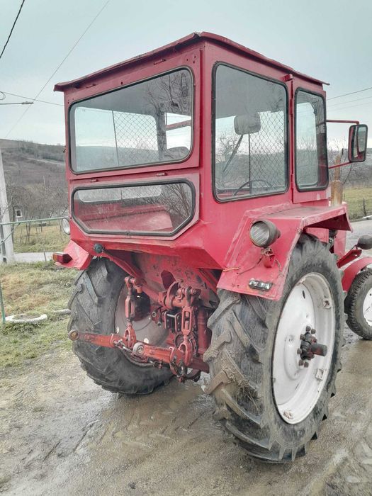 Vând tractor Belarus cu plug