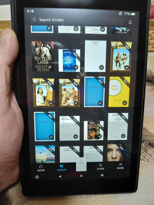 Vind kindle amazon generatia 8 cu peste 2300 de cărți în limba română