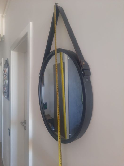 Oglinda cu prindere curea piele,60 /41 cm