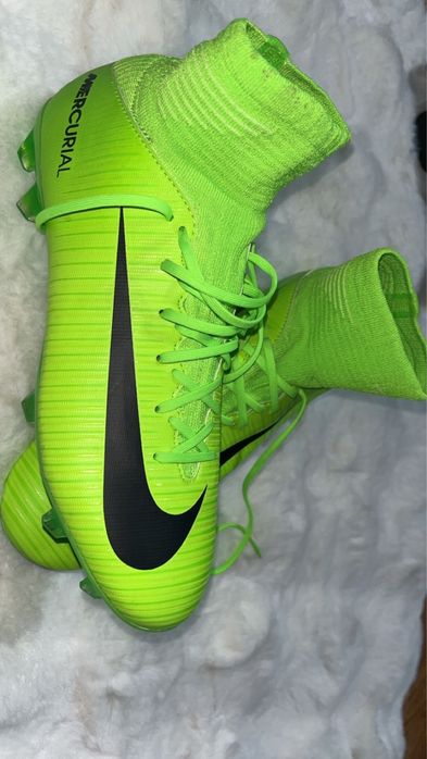 Ghete fotbal Nike Mercurial
