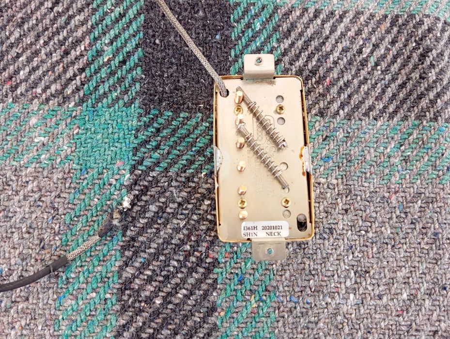 Doza (humbucker) chitara 59 neck Seymour Duncan SH-1N Gold cover