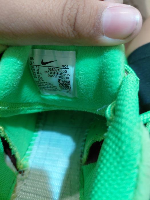 Продам кроссовки Nike
