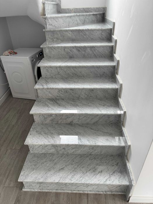 Marmura carrara pentru scari interioare
