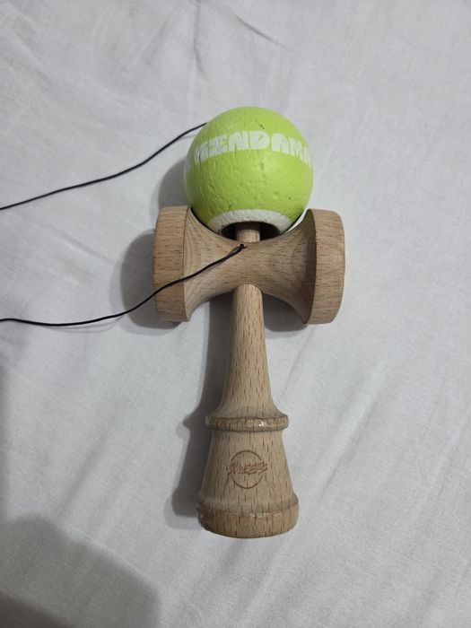 Kendama ( ken broken shape si tama one kendama)