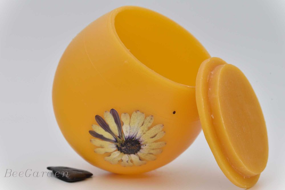 Ръчно изработено бурканче от пчелен восък с пчелен мед,