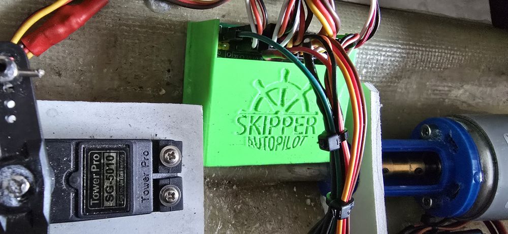 Лодка за захрантка GPS