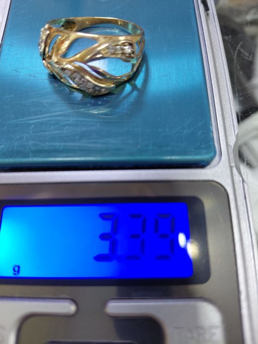 Продам золотое кольцо 19р.