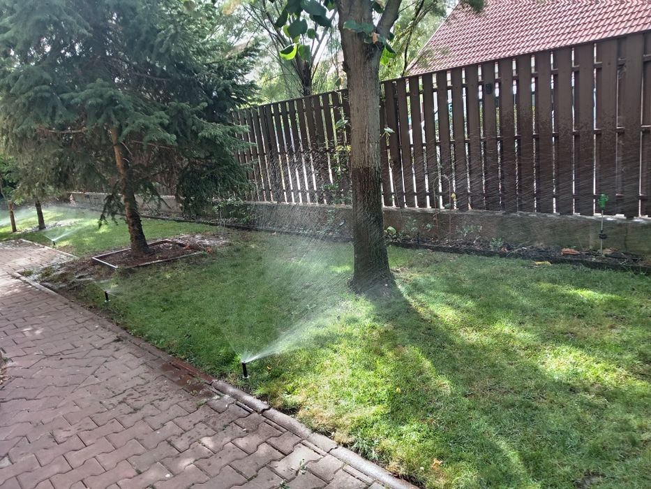 Ofer servicii de întreținere grădini și sisteme de  irigații