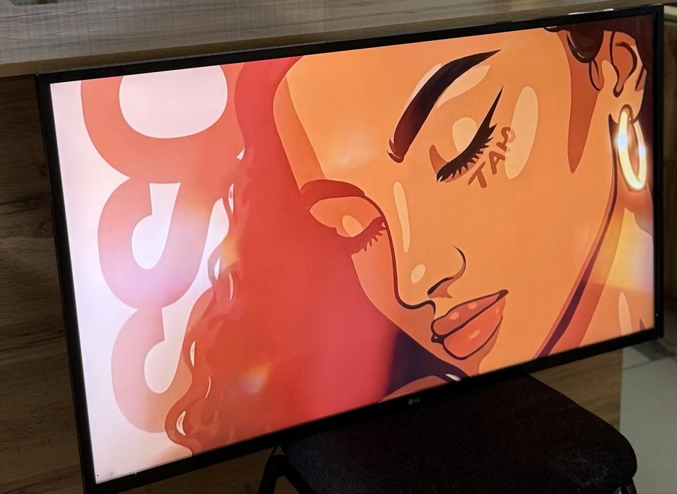 Телевизор LG 108sm