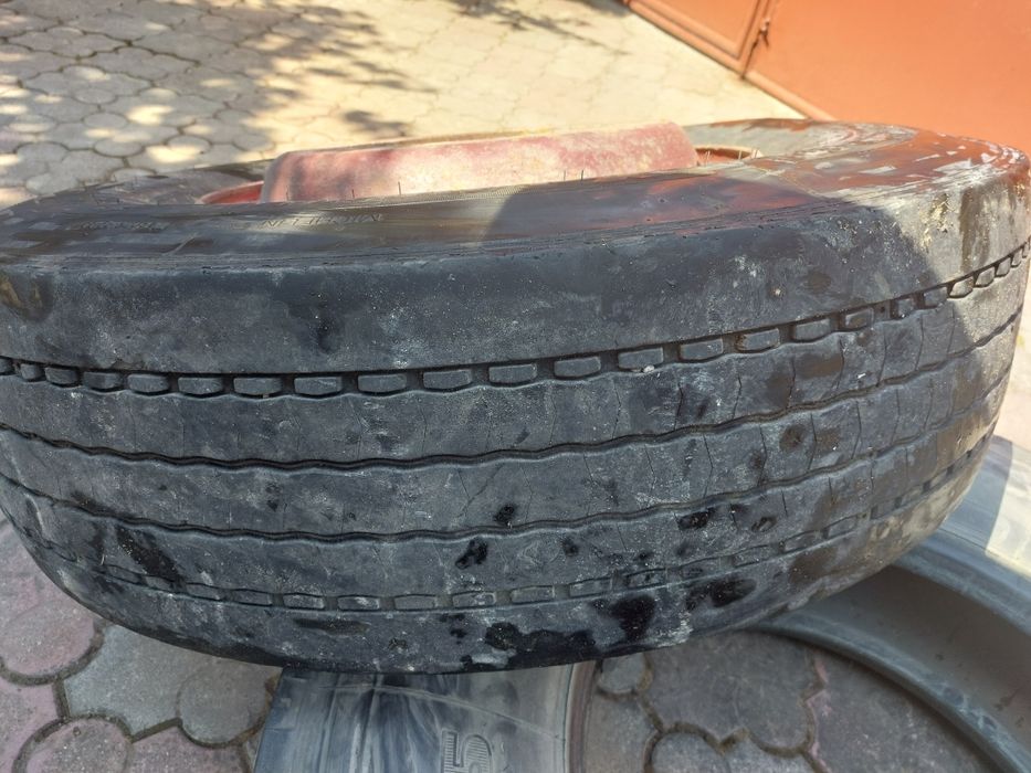 Vând cauciucuri Michelin și continental