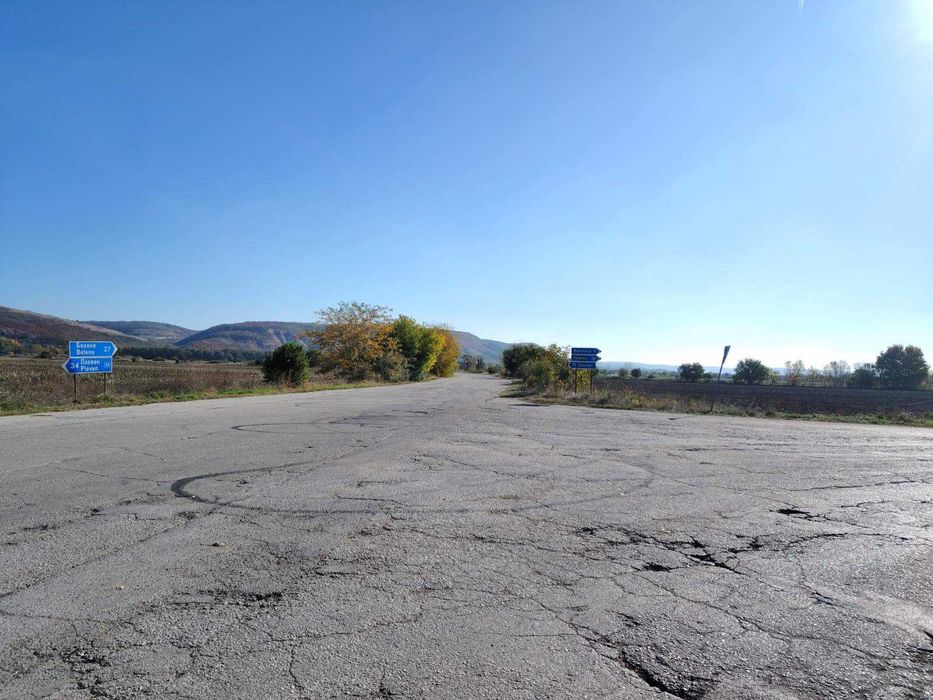 Земеделски парцел на кръстопът Плевен / Никопол / Белене!