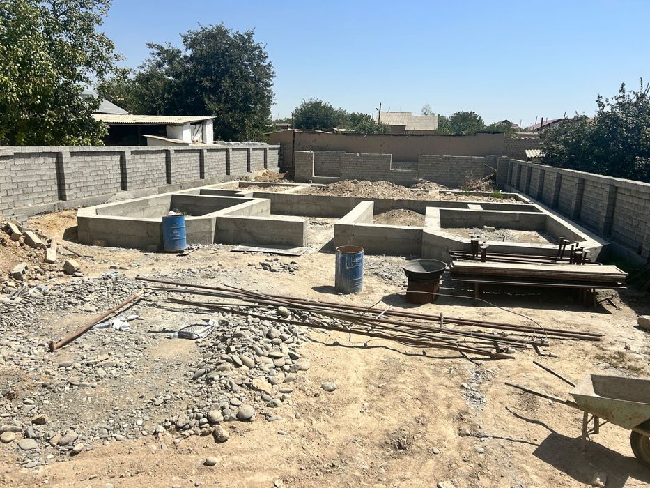 Жилой участок с готовым фундаментом