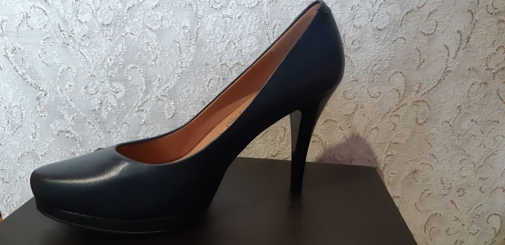 Женские кожаные туфли